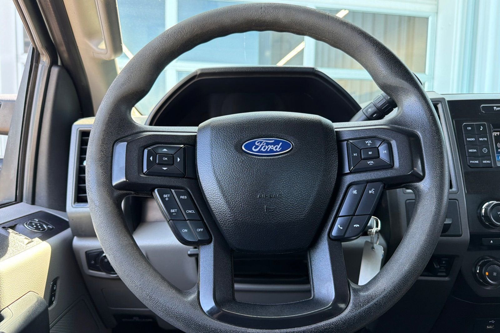 2017 Ford Super Duty F-350 DRW XL