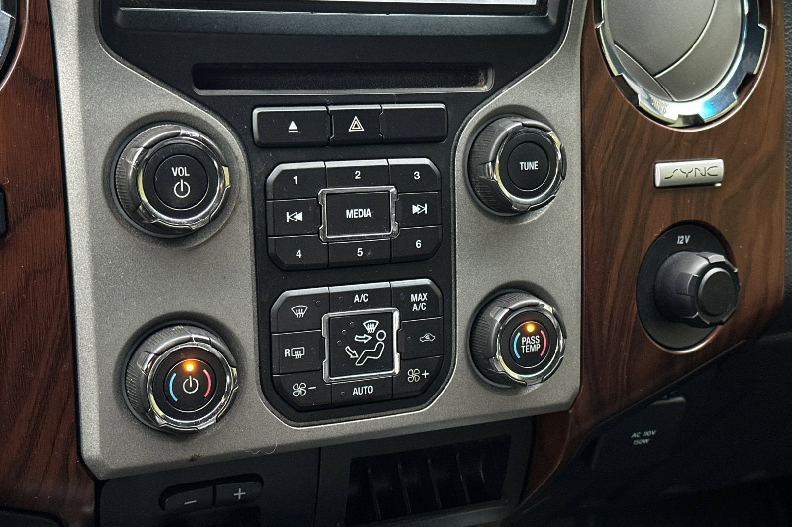 2015 Ford Super Duty F-350 SRW Lariat