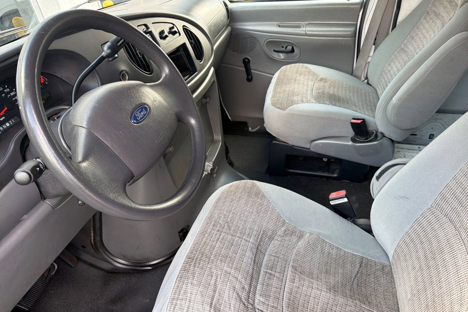 2004 Ford Econoline Cargo Van VAN E-150