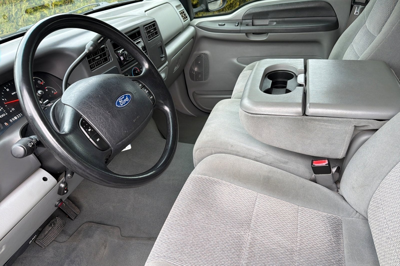 2004 Ford Super Duty F-350 SRW XL