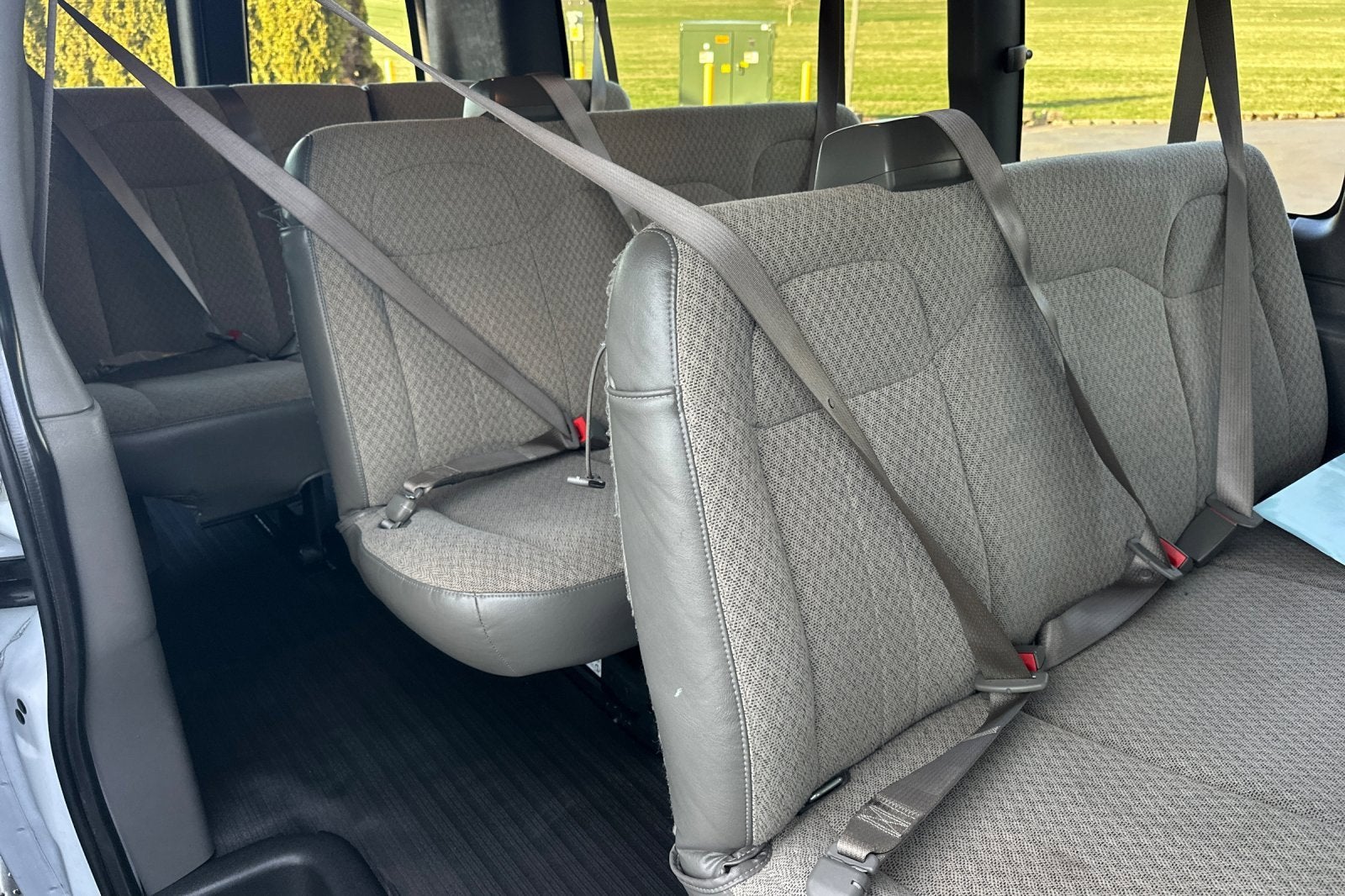 2023 Chevrolet Express Passenger 3500 1LS