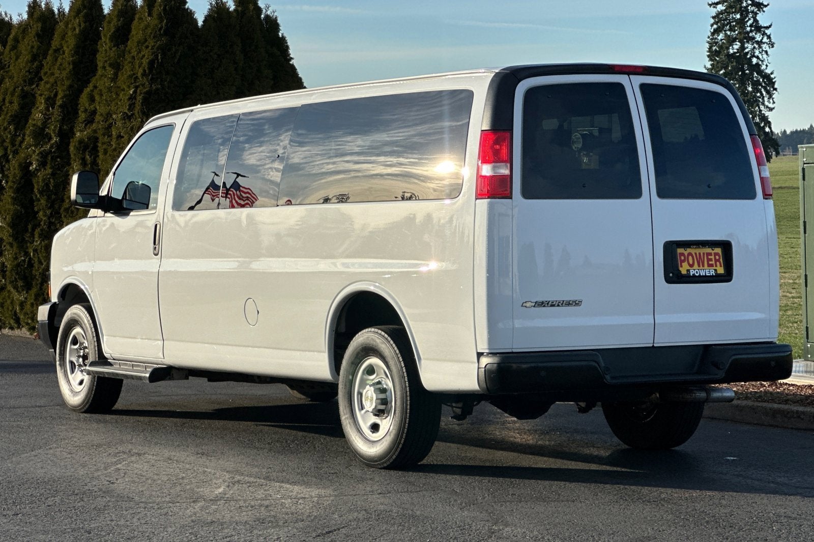 2023 Chevrolet Express Passenger 3500 1LS
