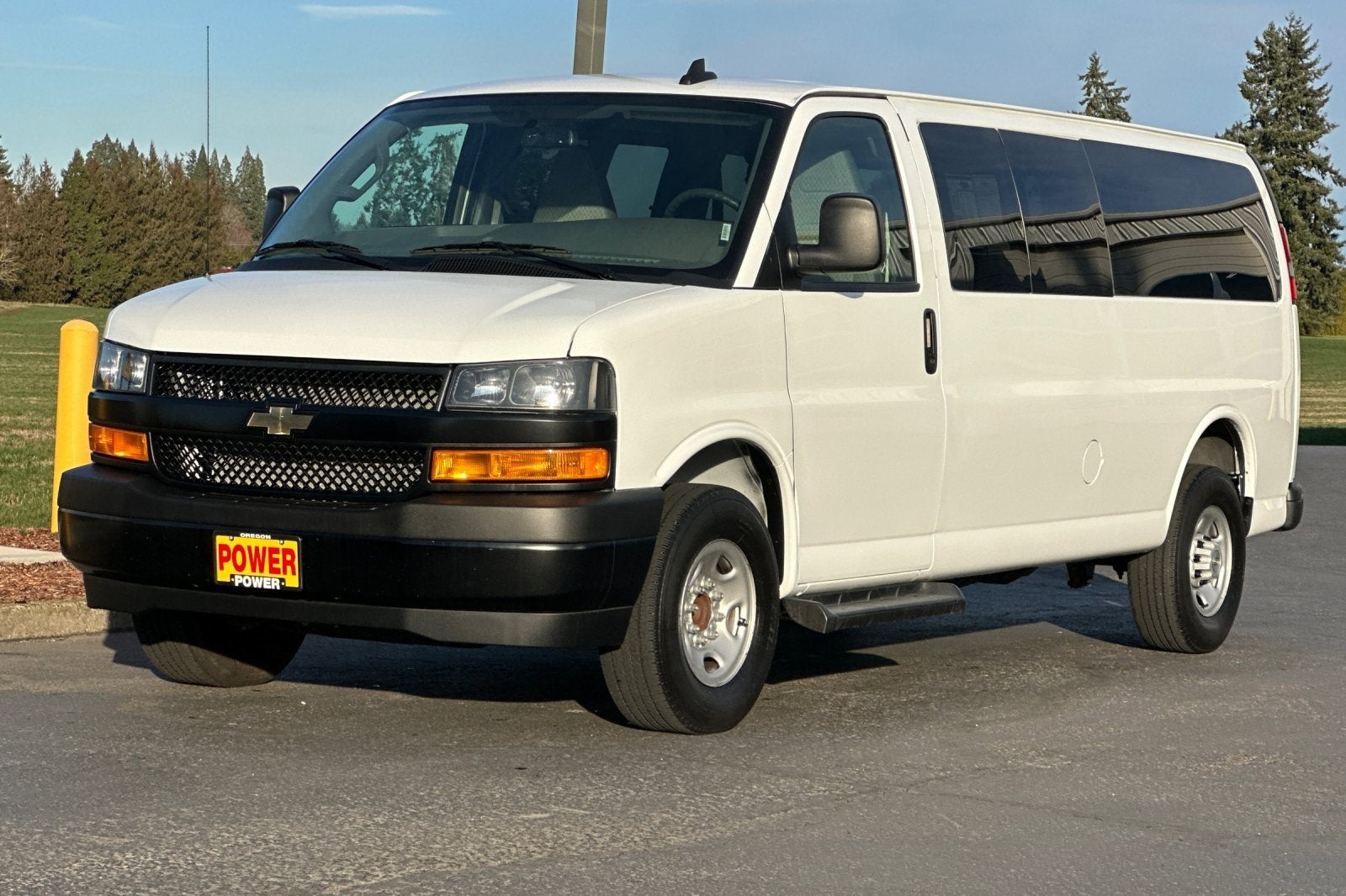 2023 Chevrolet Express Passenger 3500 1LS