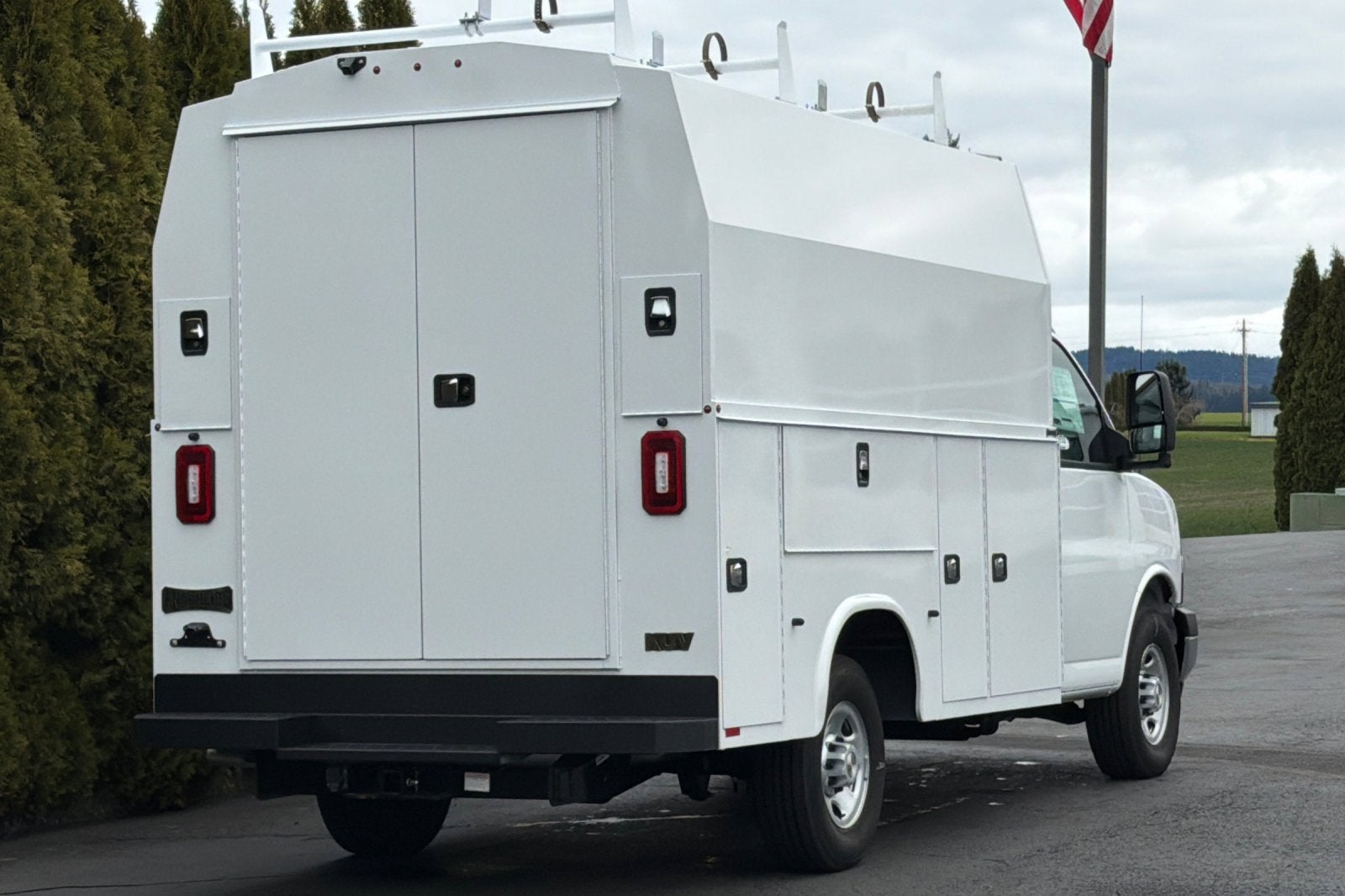 2025 Chevrolet Express Cutaway 3500 1WT