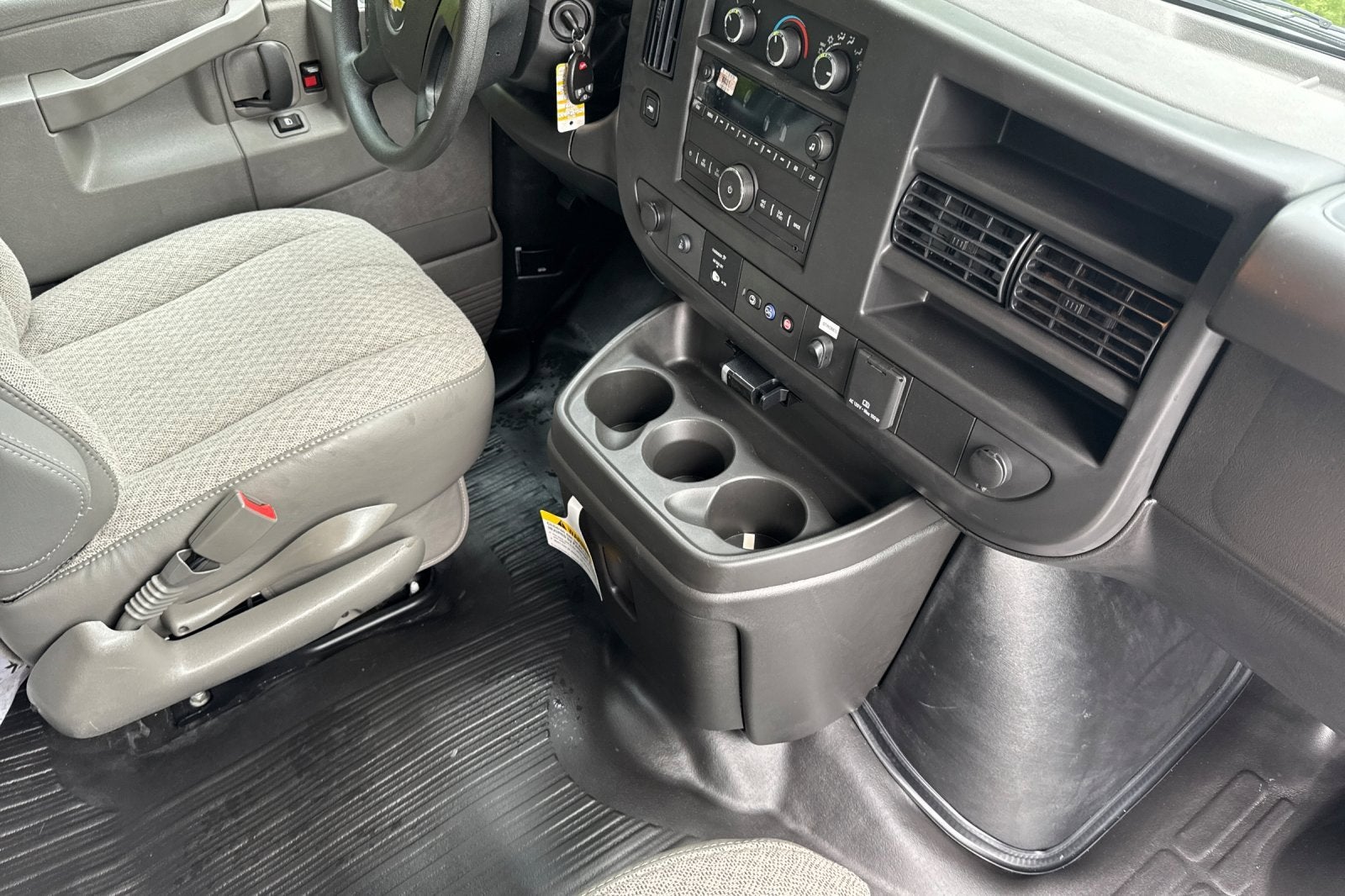 2025 Chevrolet Express Cutaway 3500 1WT