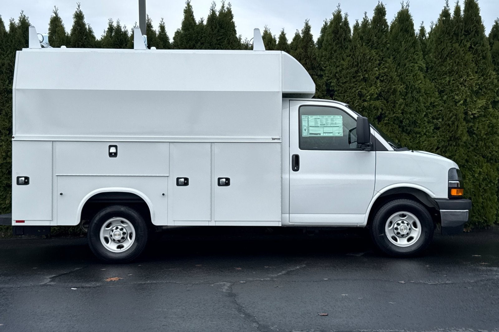 2025 Chevrolet Express Cutaway 3500 1WT
