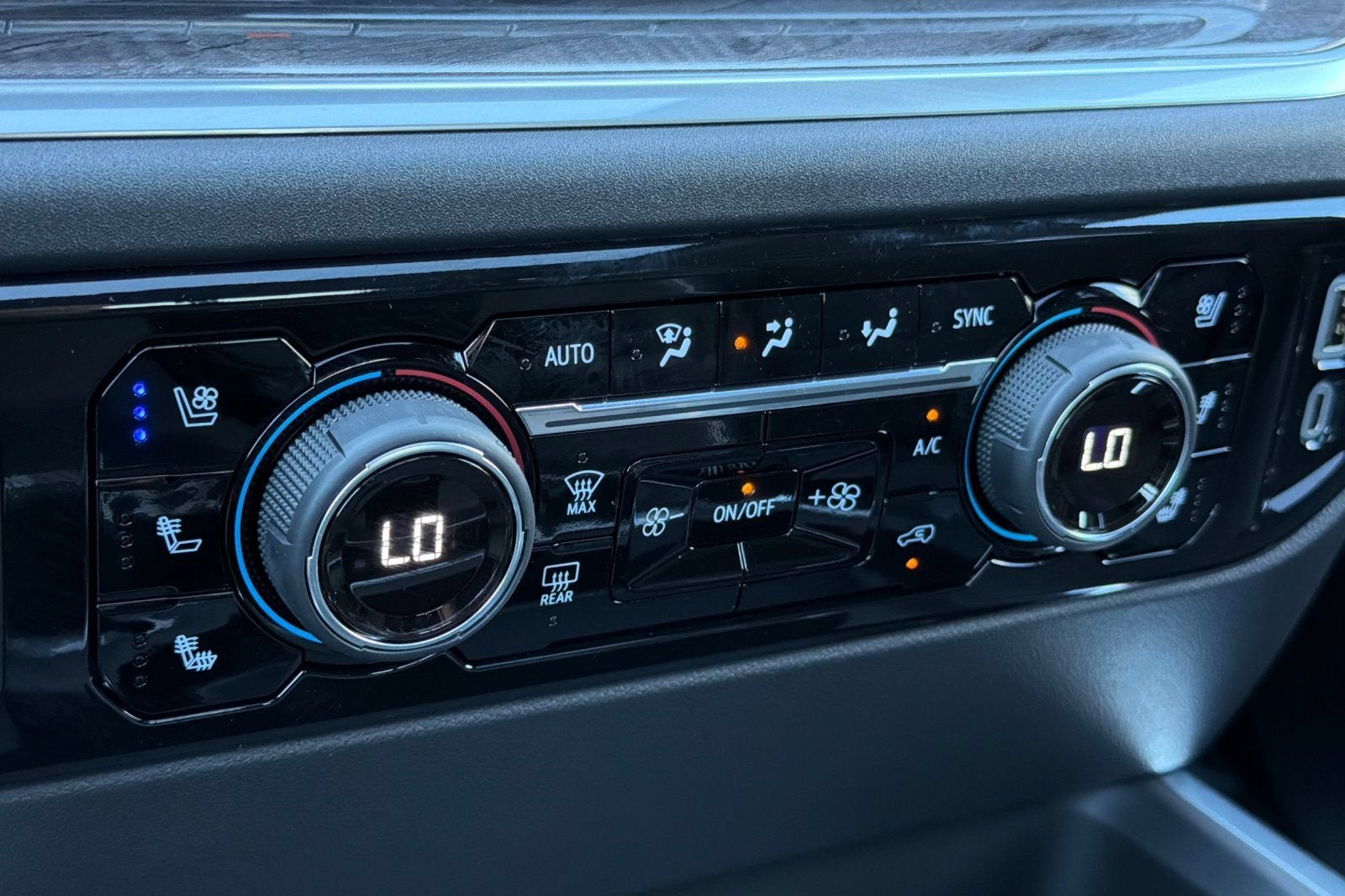 2026 Chevrolet Silverado 3500HD LTZ - Photo 17