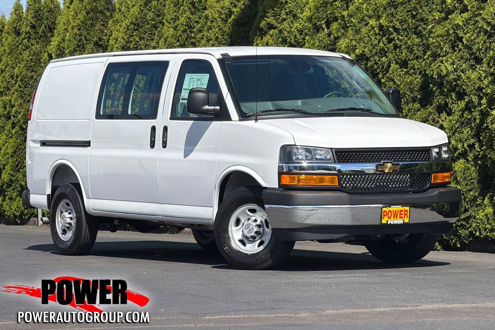 2026 Chevrolet Express 2500 Work Van HD's photo