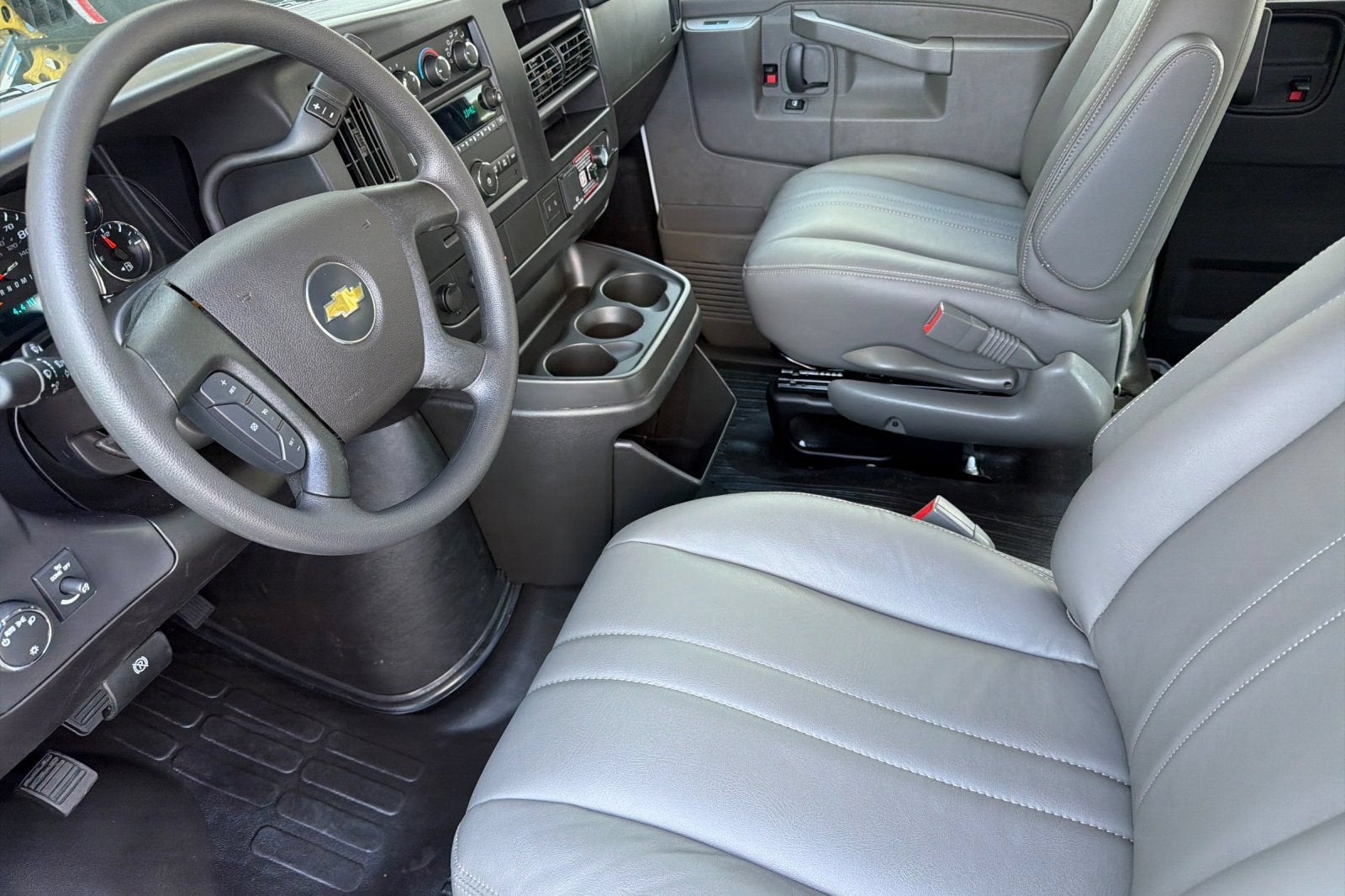 2026 Chevrolet Express Cargo 1WT