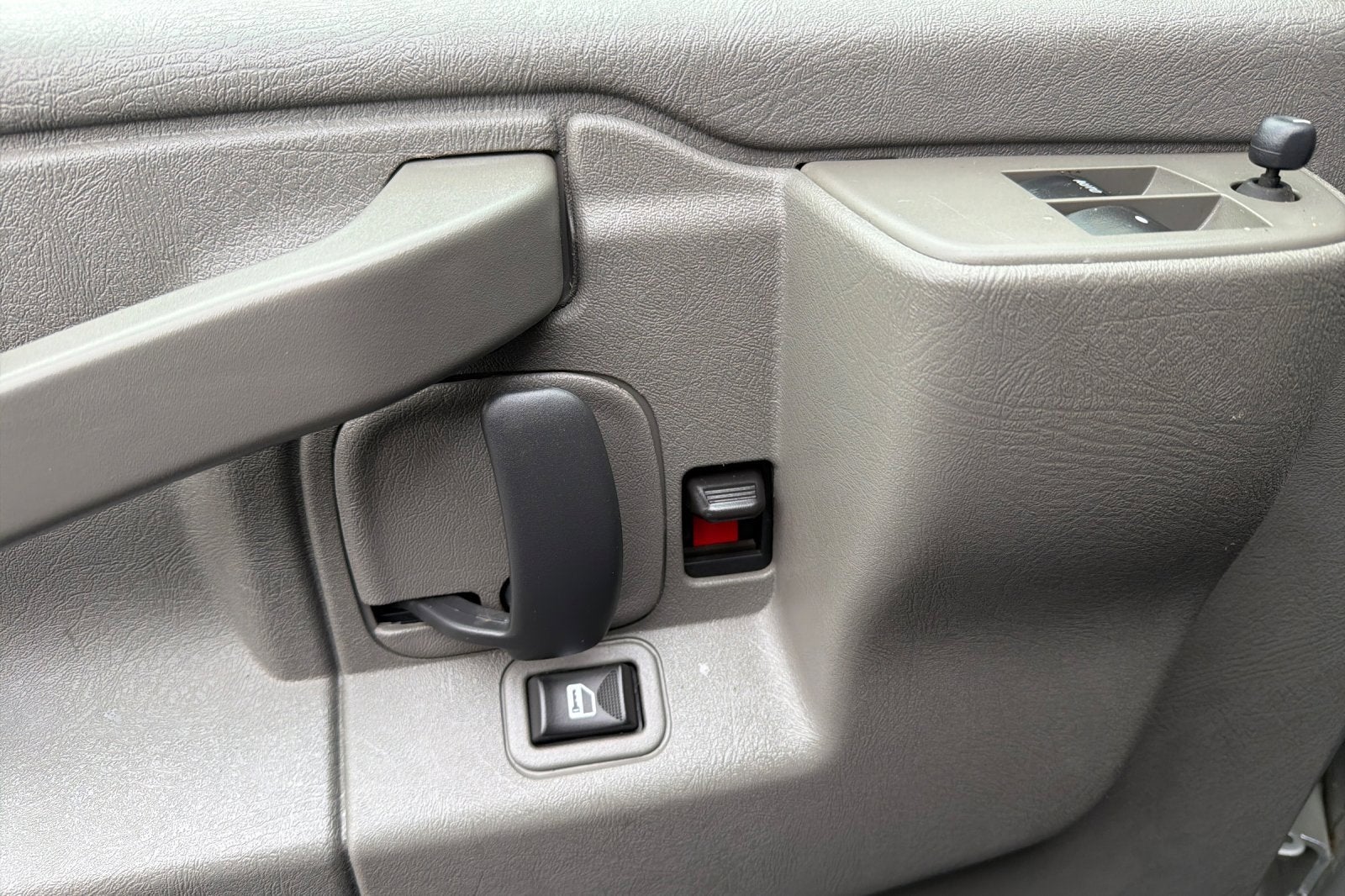 2017 Chevrolet Express Cargo 2500 2500 RWD 135"