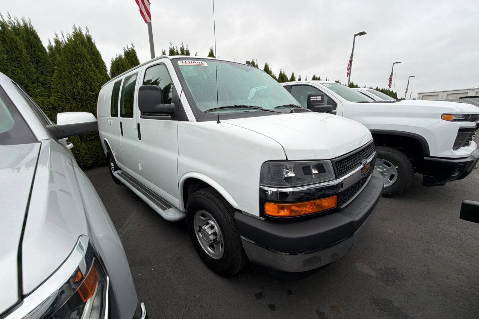 2025 Chevrolet Express Cargo WT