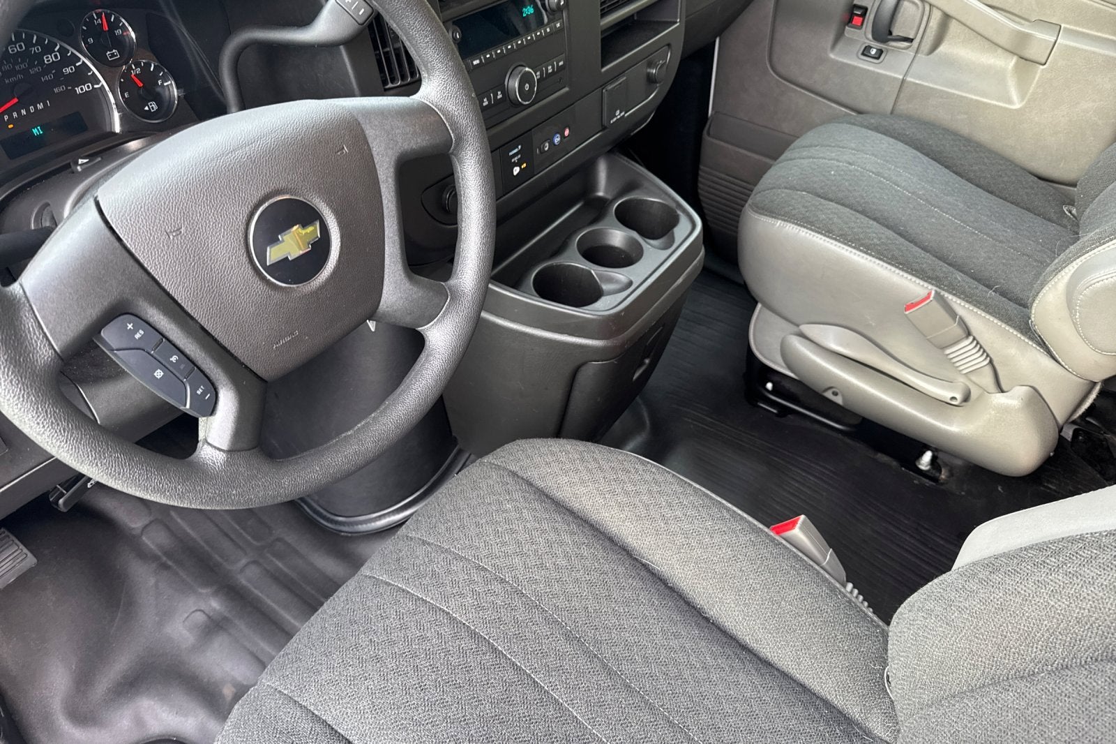 2024 Chevrolet Express Cargo 2500 WT