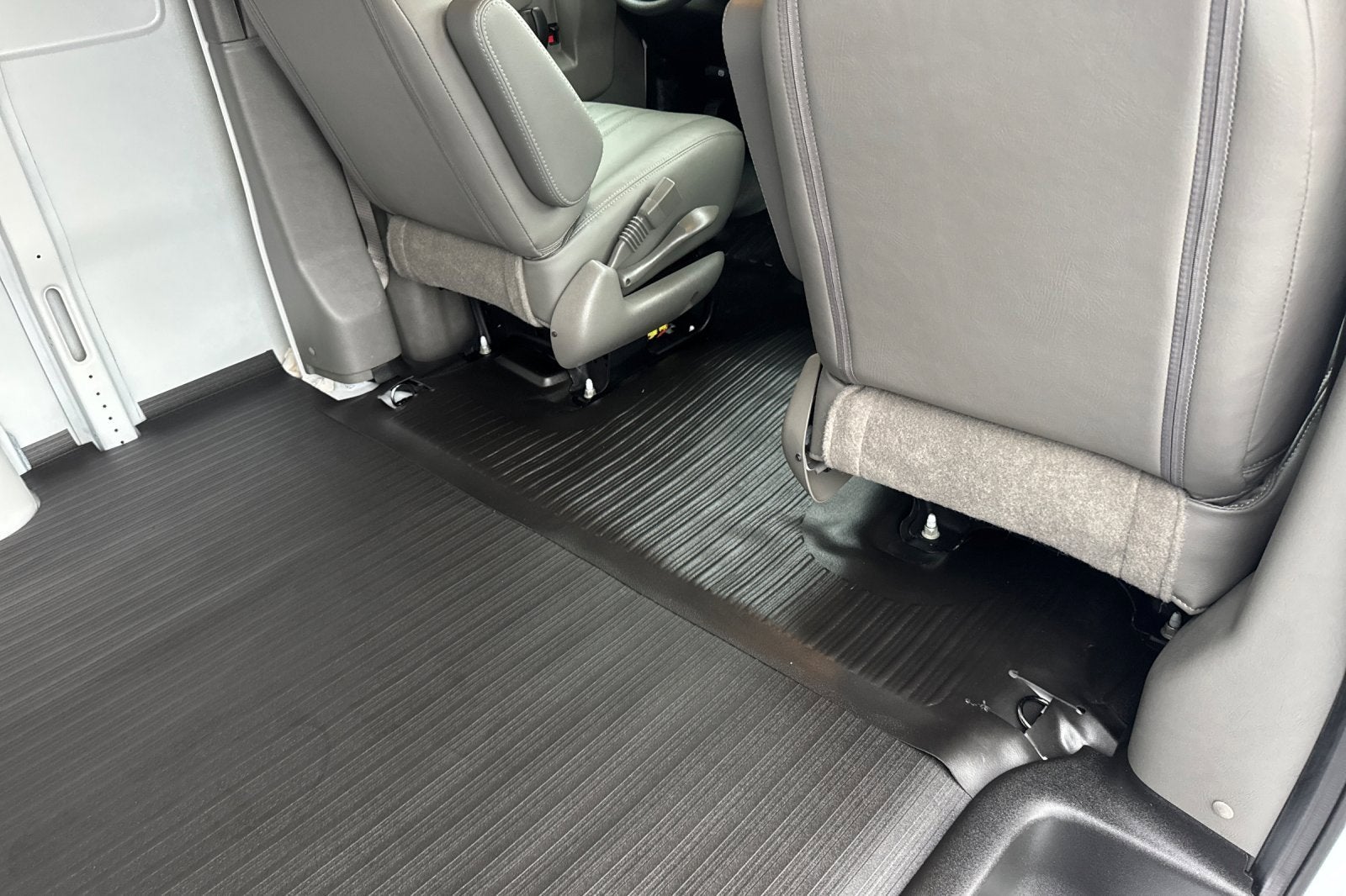 2025 Chevrolet Express Cargo 3500 WT