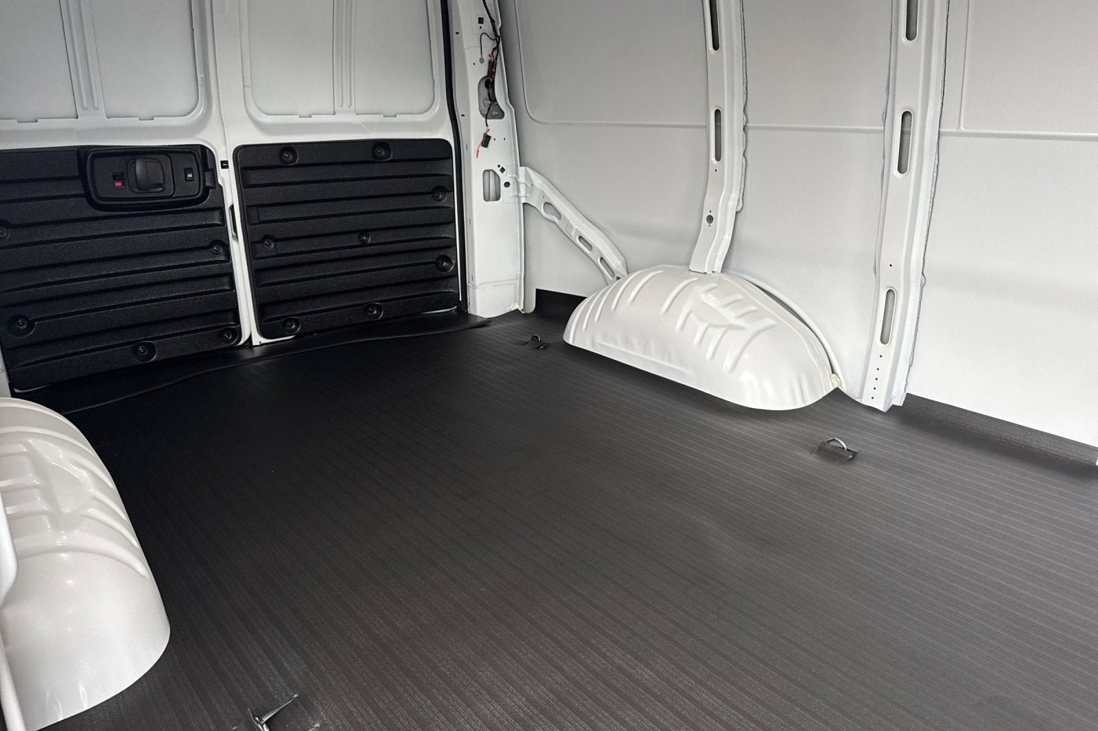 2025 Chevrolet Express Cargo 3500 WT