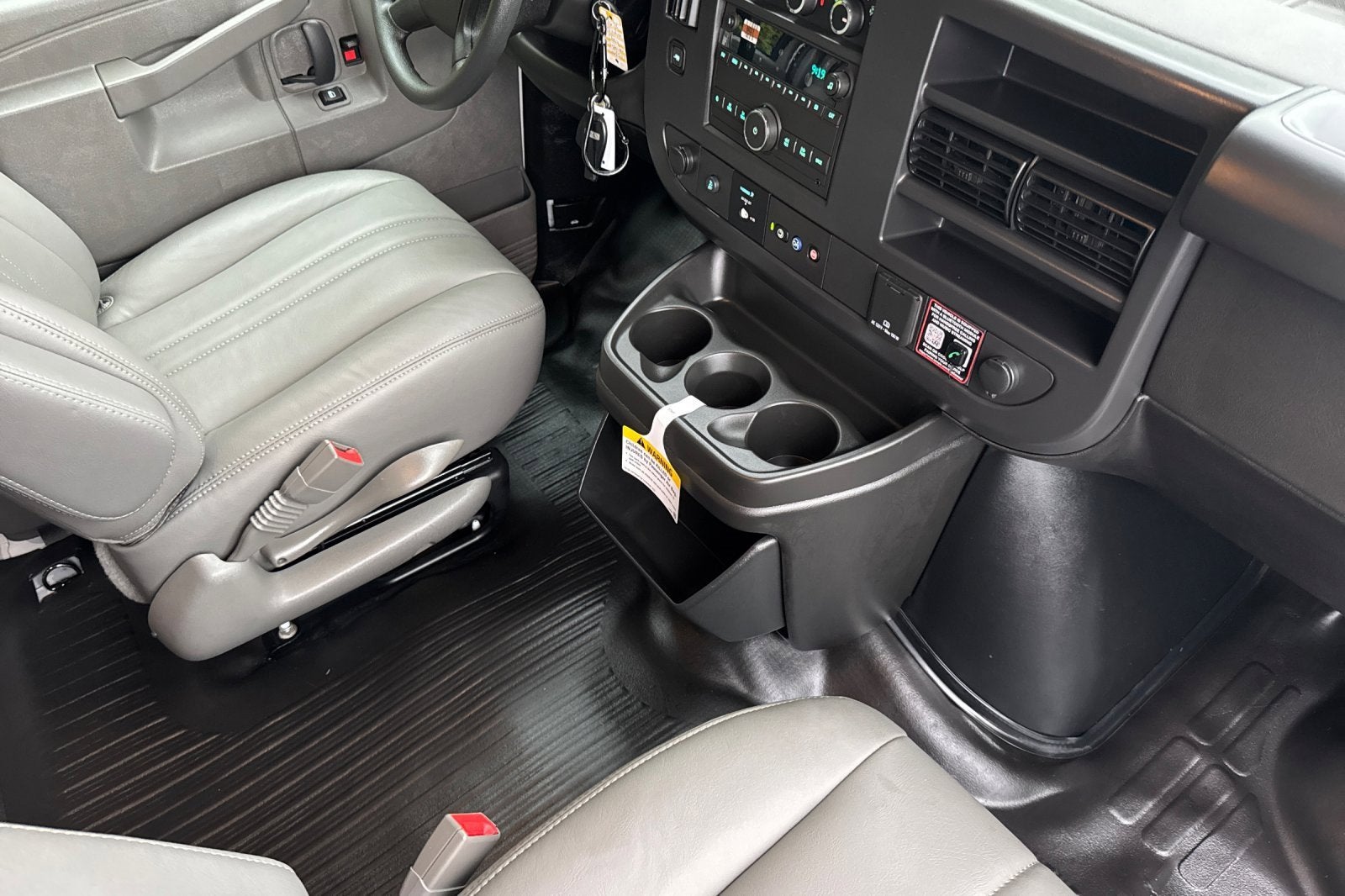 2025 Chevrolet Express Cargo 3500 WT