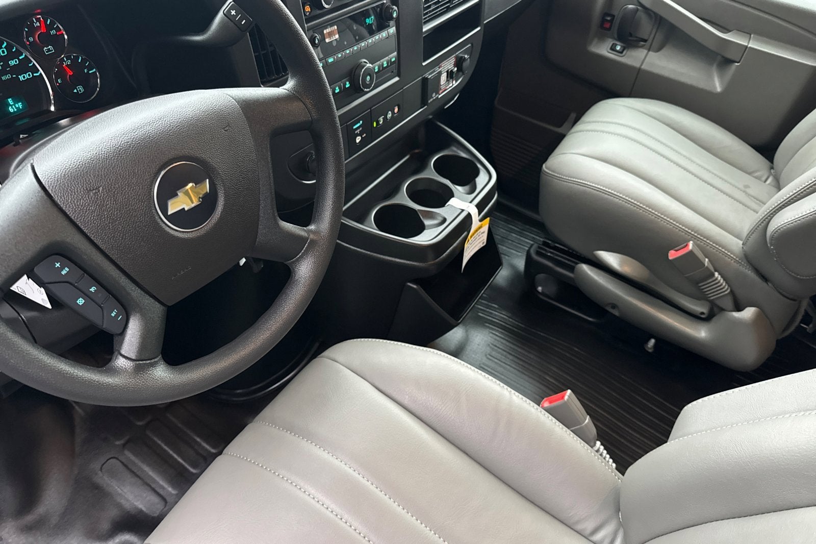 2025 Chevrolet Express Cargo 3500 WT