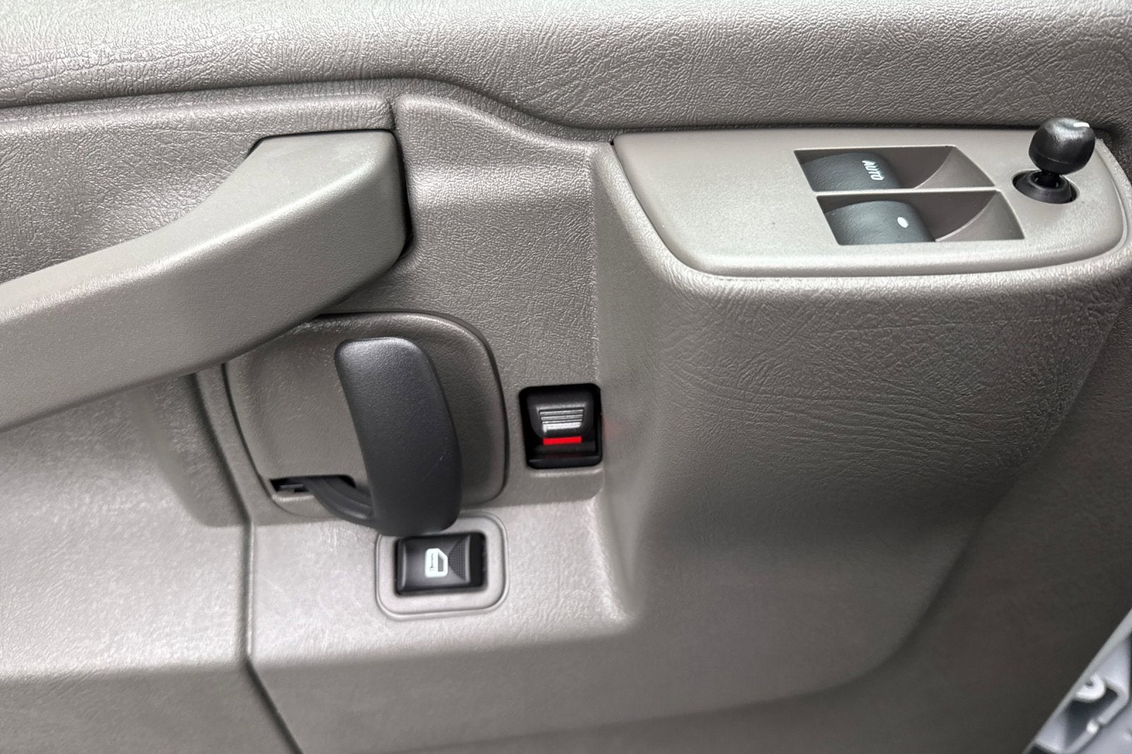 2025 Chevrolet Express Cargo 3500 WT