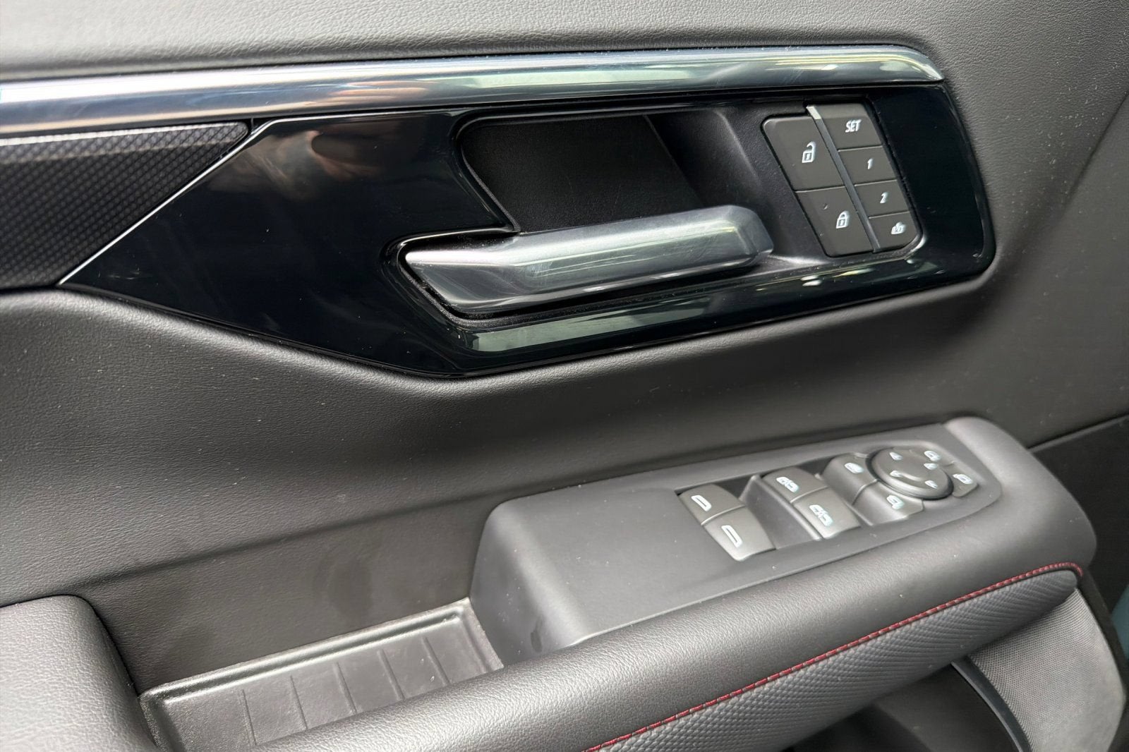 2025 Chevrolet Suburban RST
