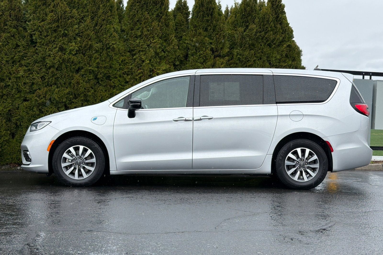 2024 Chrysler Pacifica Hybrid Select
