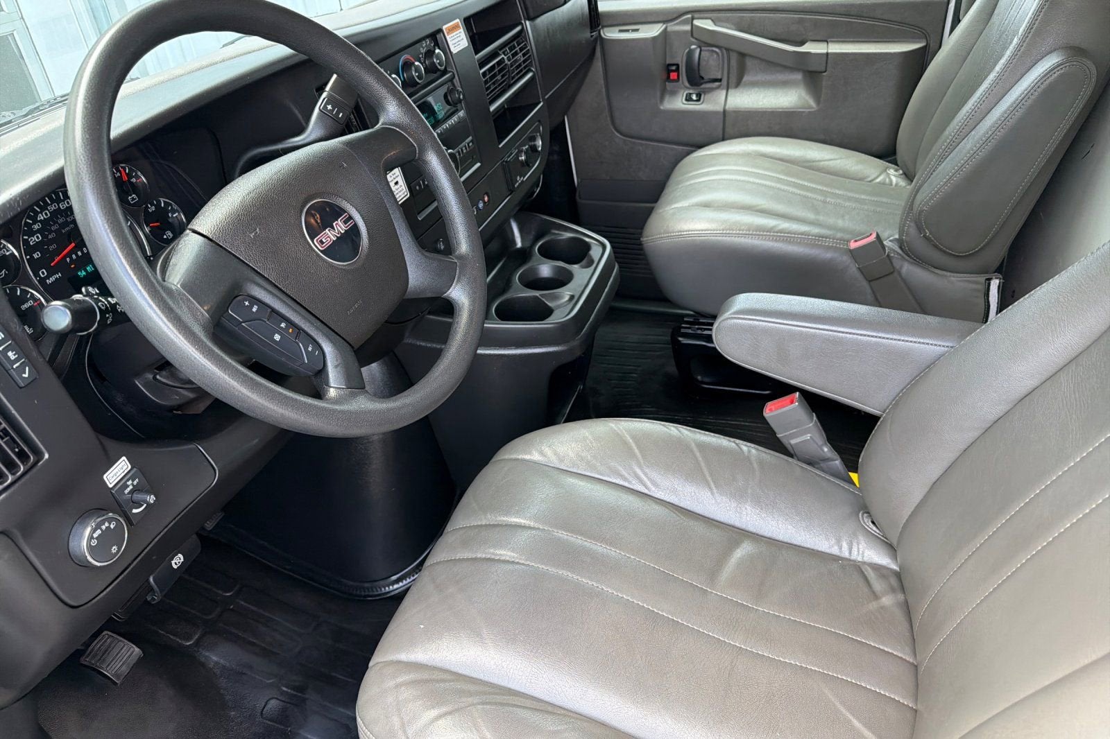 2022 GMC Savana Cutaway 3500 Gas