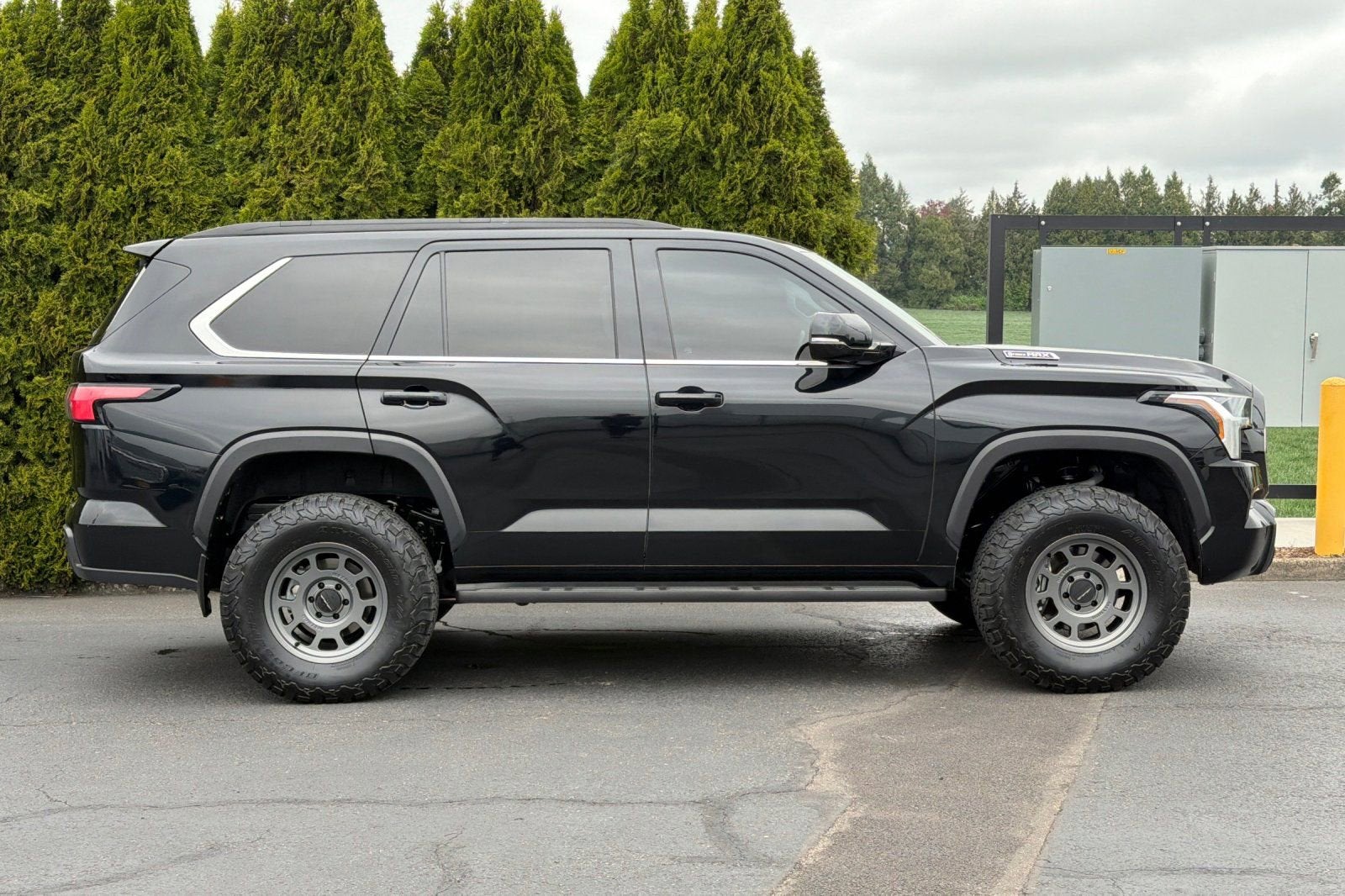 2024 Toyota Sequoia SR5