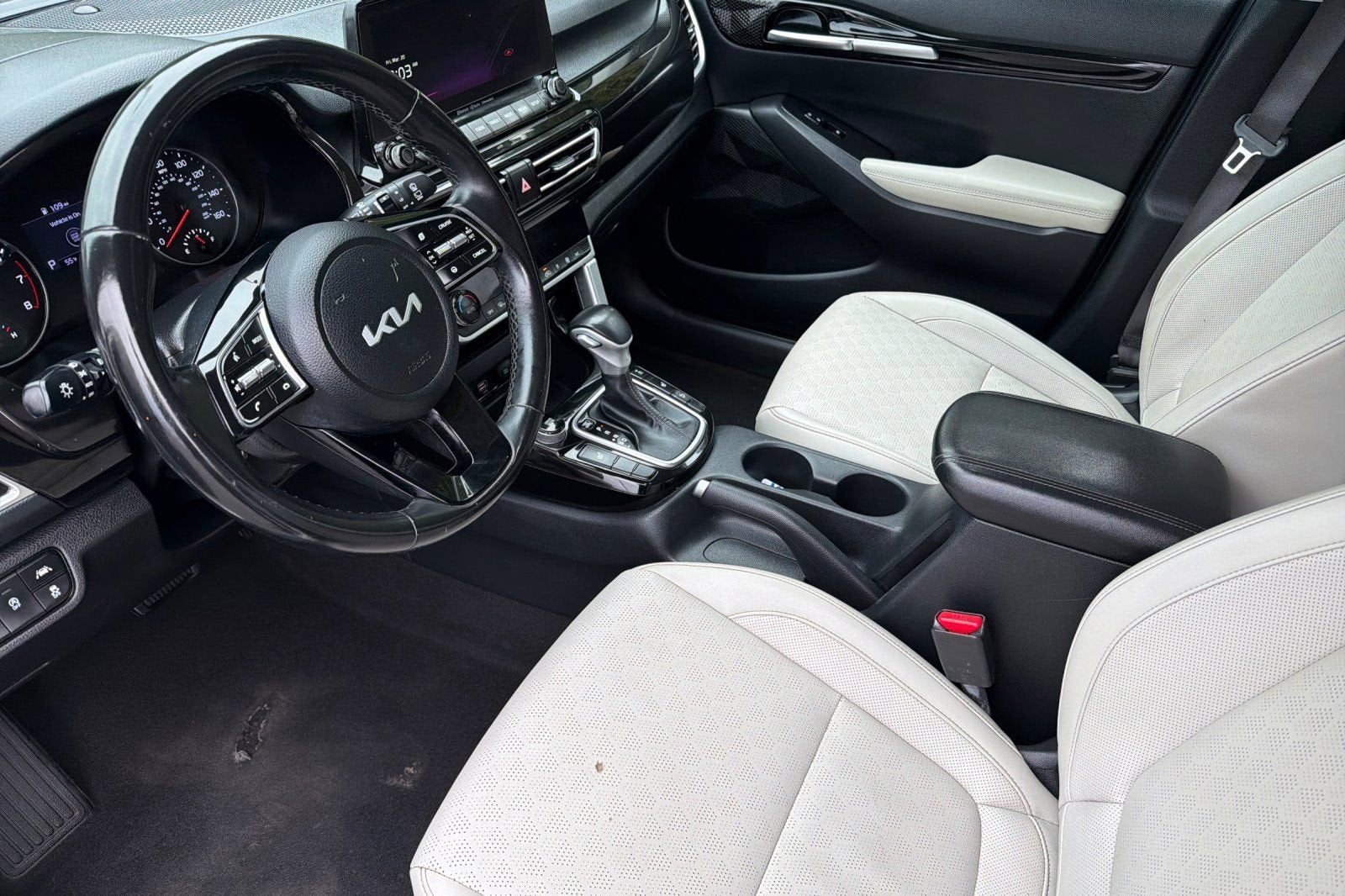 2023 Kia Seltos EX - Photo 10