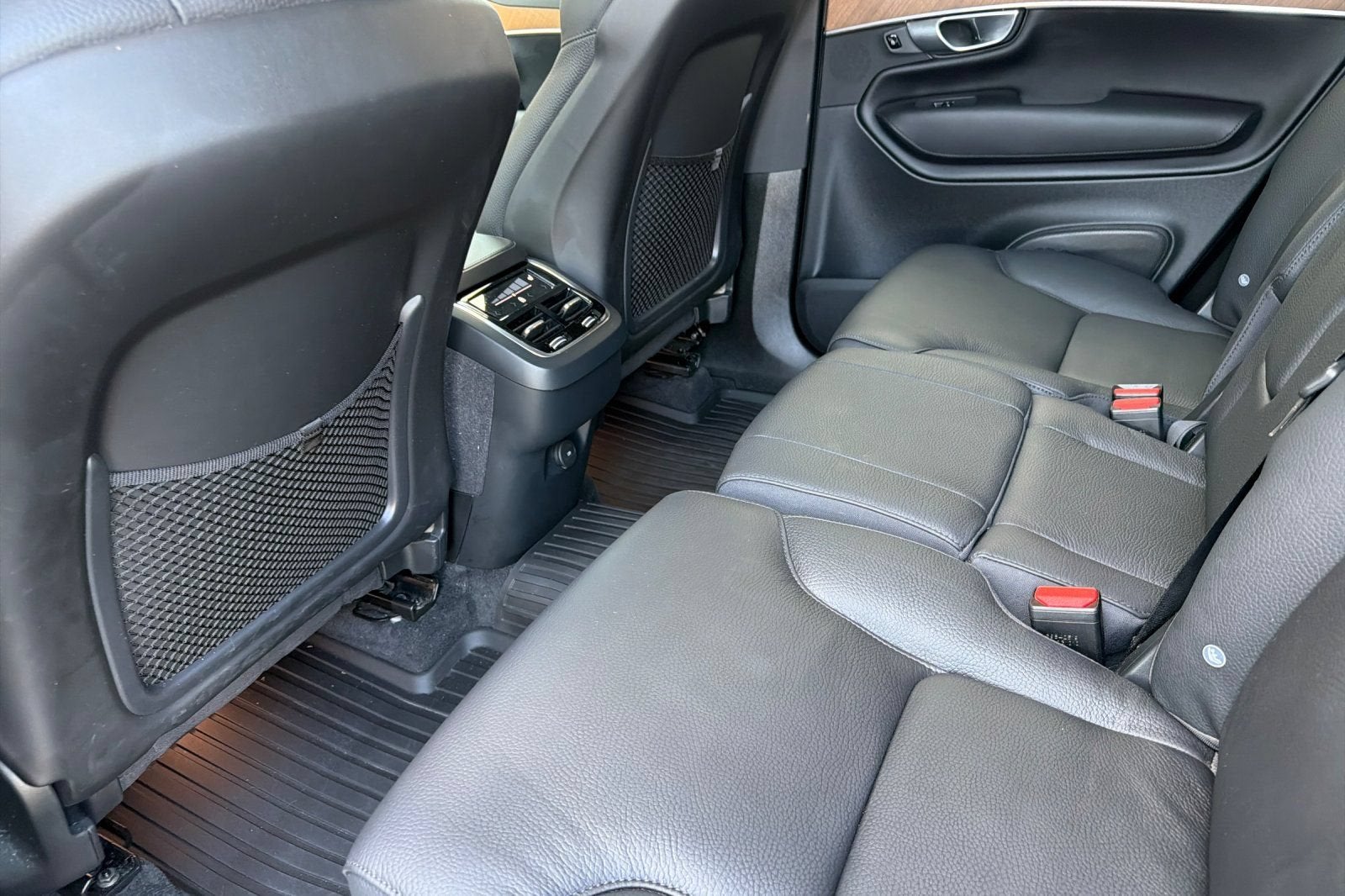 2024 Volvo XC90 Plus Bright Theme