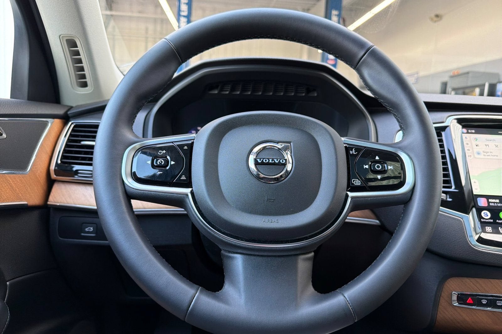 2024 Volvo XC90 Plus Bright Theme