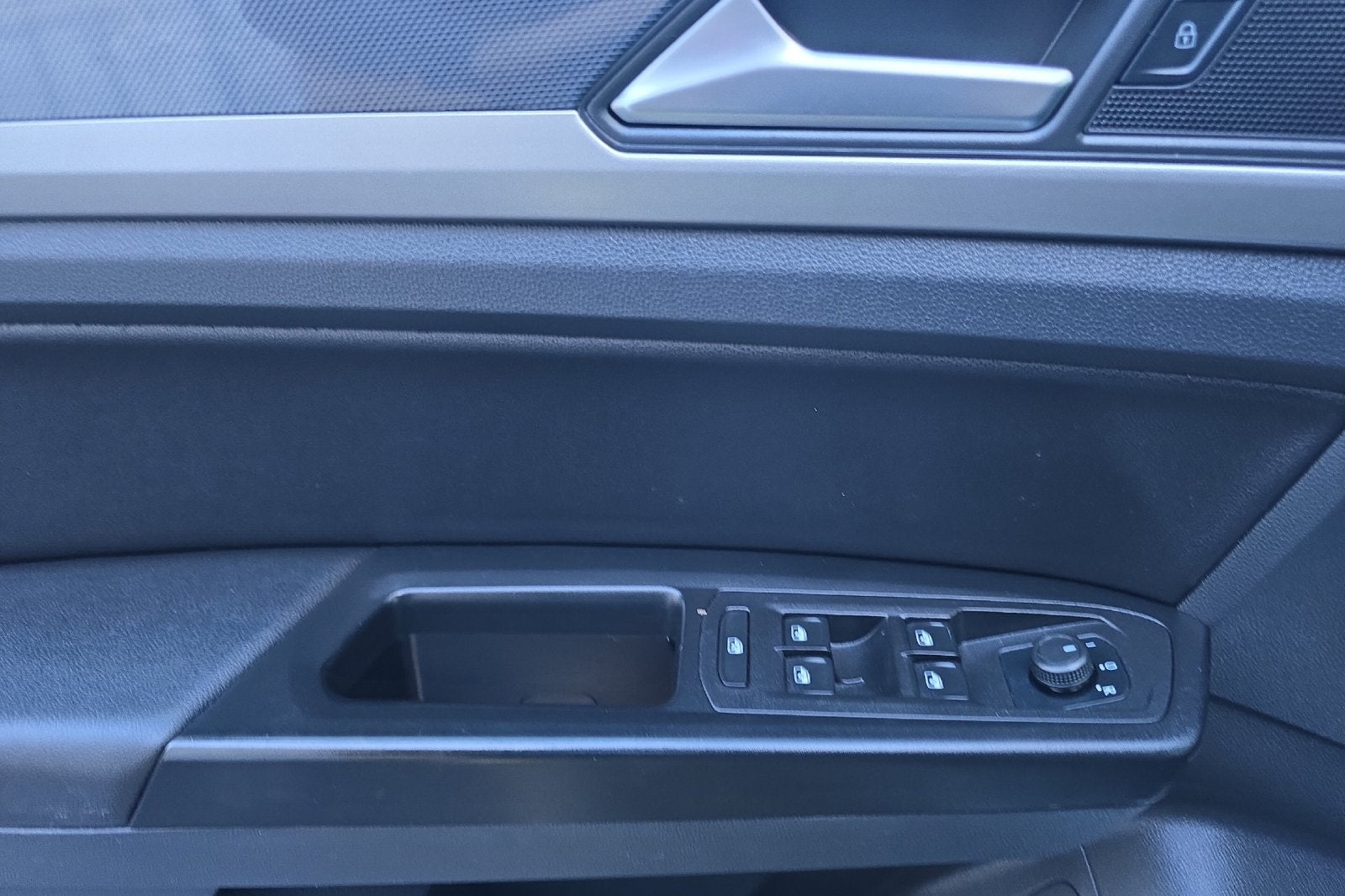 2020 Volkswagen Atlas Cross Sport 3.6L V6 SE w/Technology R-Line 4Motion