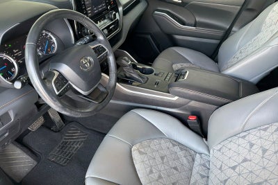 2022 Toyota Highlander Hybrid Bronze Edition