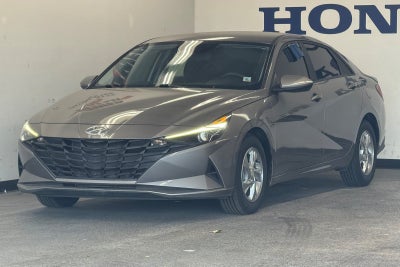 2022 Hyundai Elantra SE