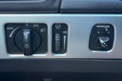 2005 Ford Thunderbird Base
