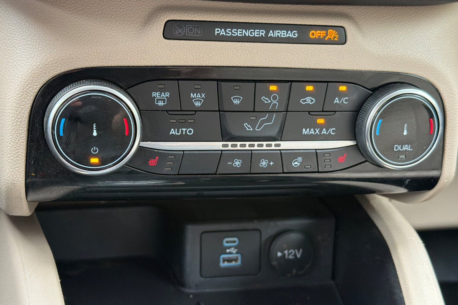 2022 Ford Escape Hybrid SE