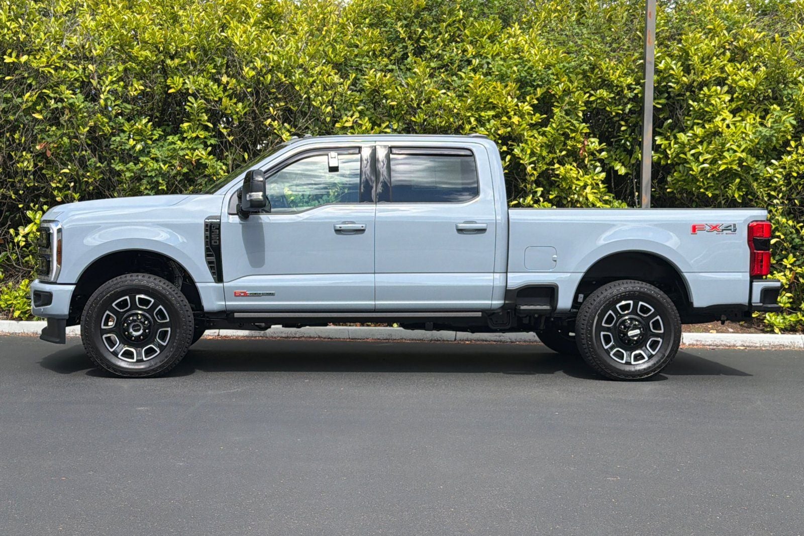 2025 Ford F-350SD Platinum