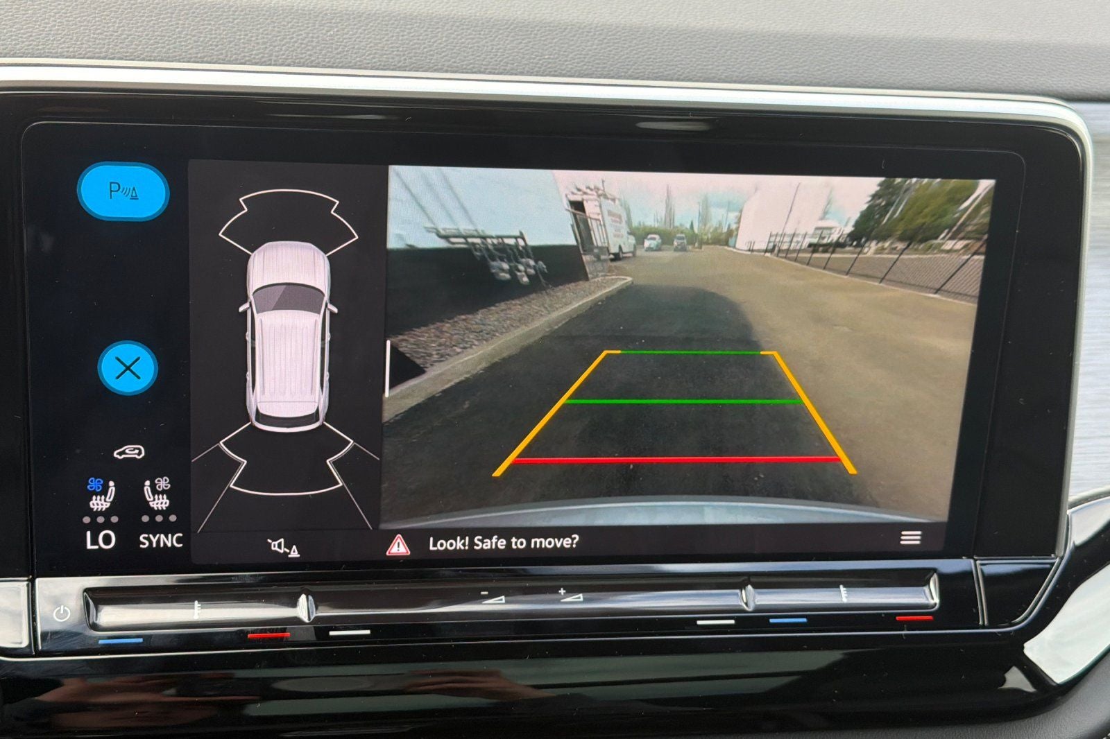 2024 Volkswagen Atlas Cross Sport 2.0T SE w/Technology