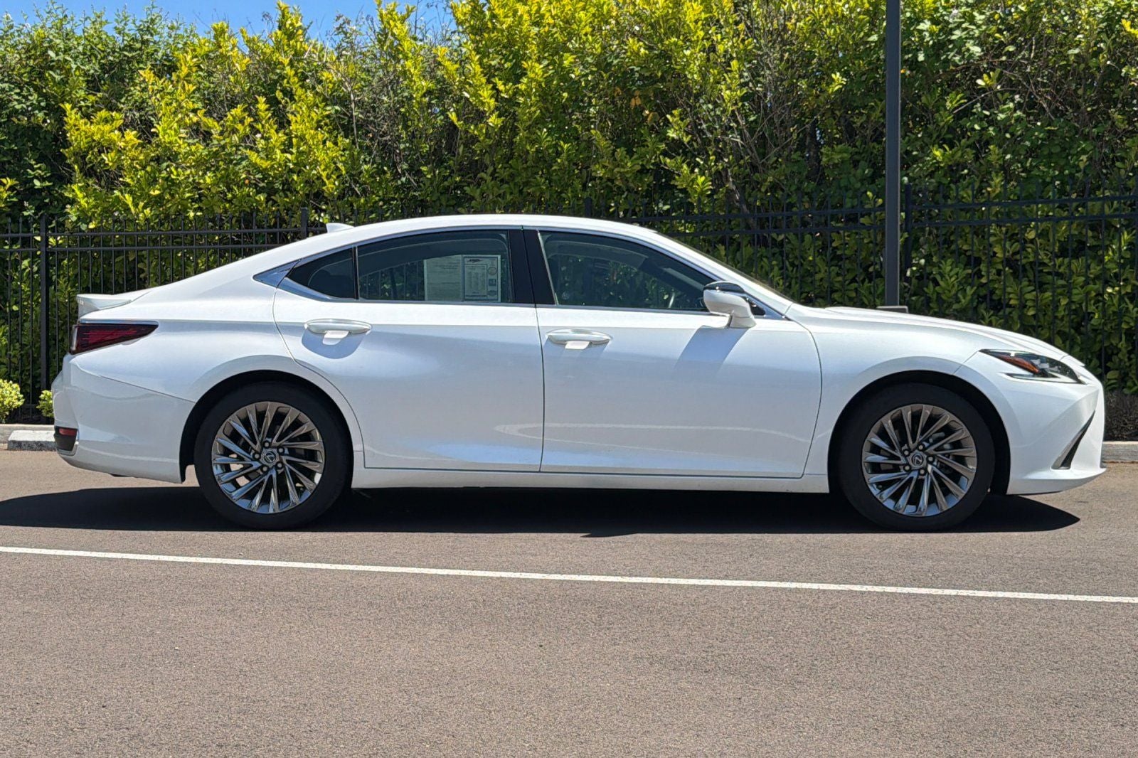 2024 Lexus ES 300h Luxury