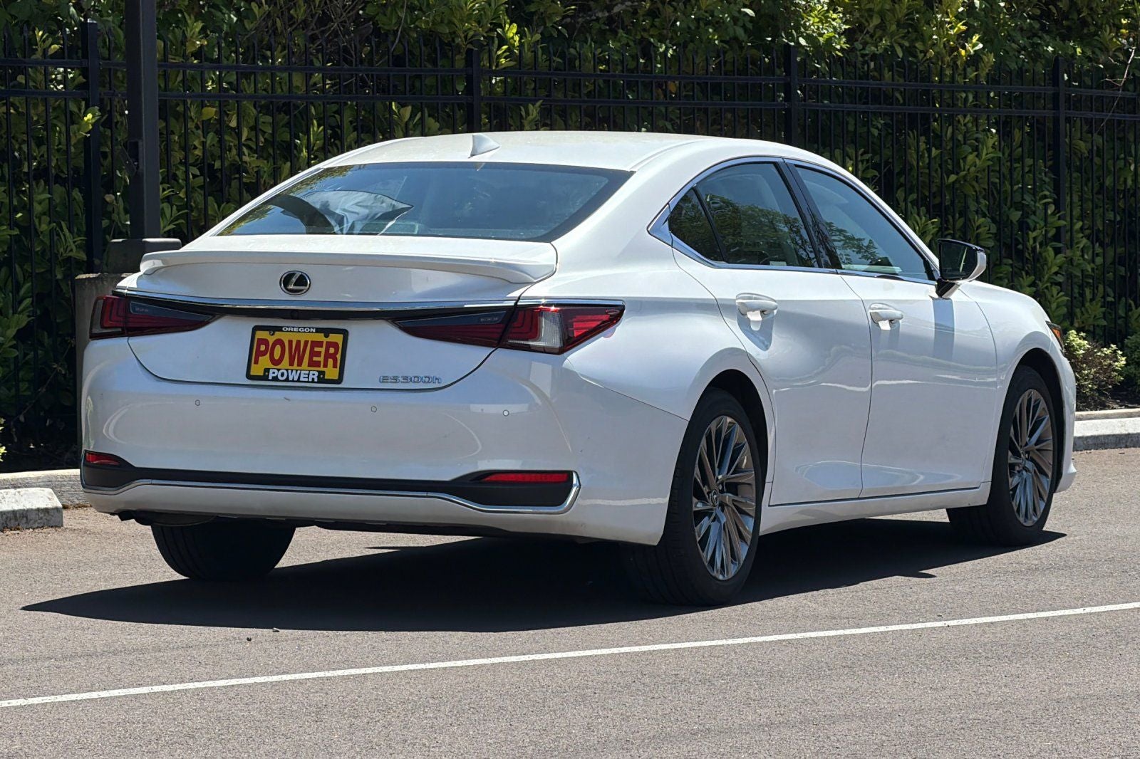 2024 Lexus ES 300h Luxury
