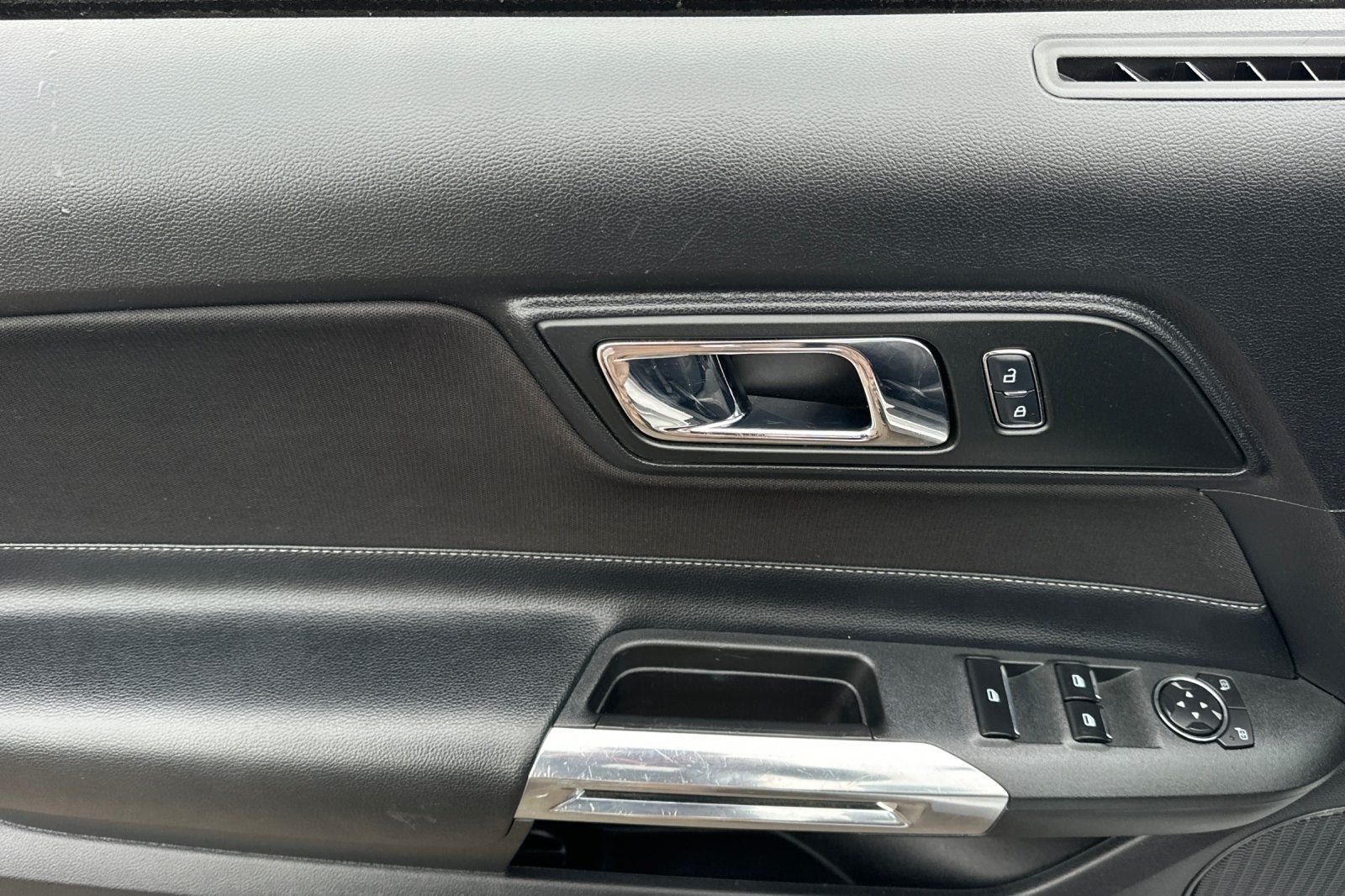 2017 Ford Mustang V6