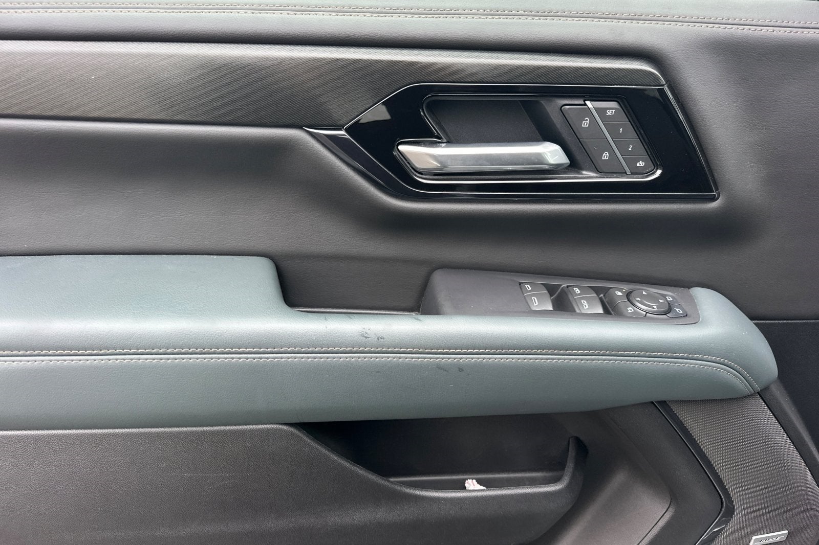 2025 GMC Yukon XL AT4