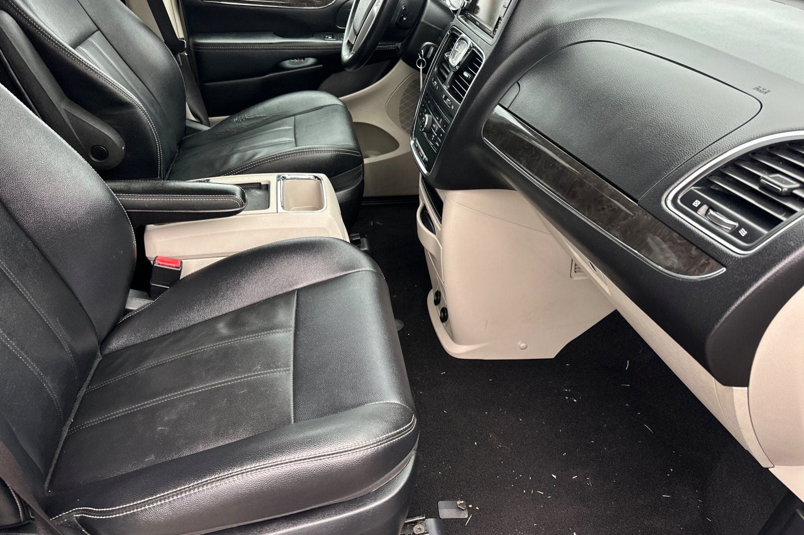 2016 Chrysler Town & Country Touring