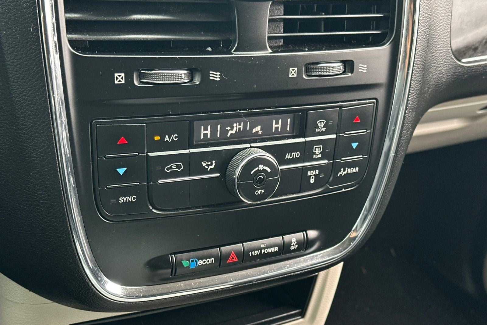 2016 Chrysler Town & Country Touring