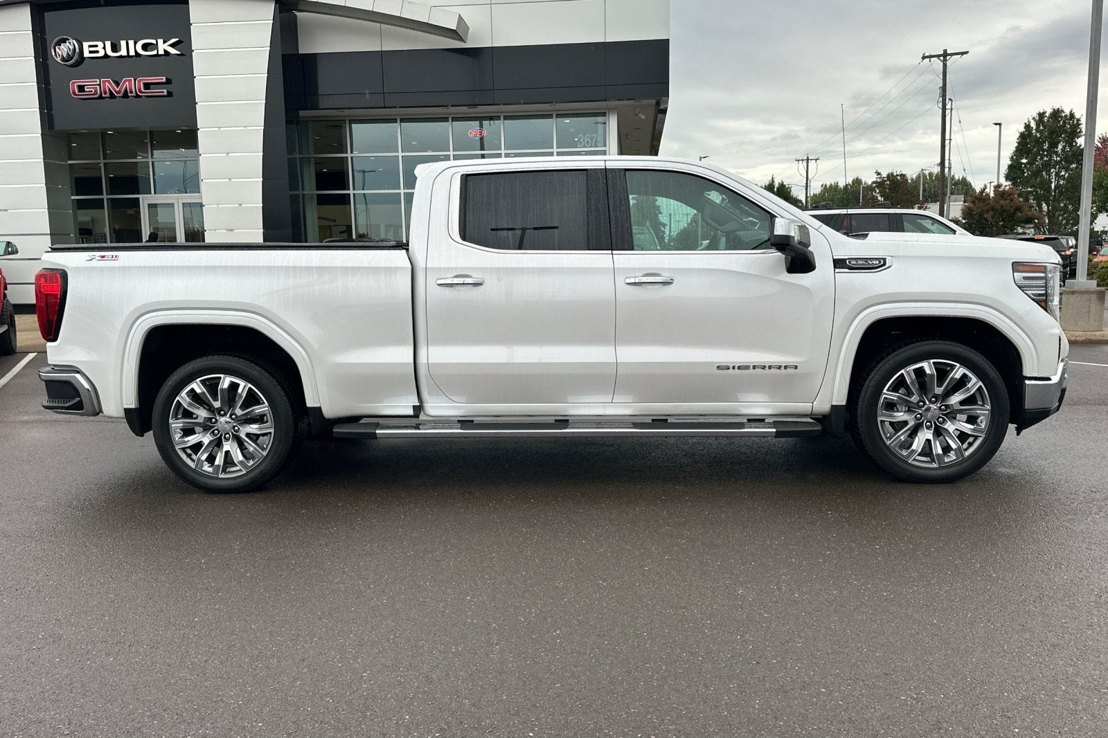 2025 GMC Sierra 1500 SLT