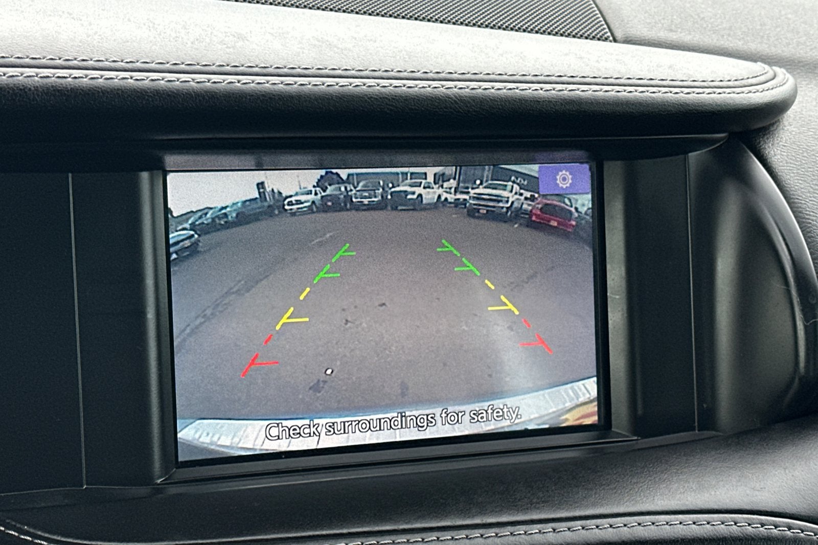 2017 INFINITI QX30 Premium