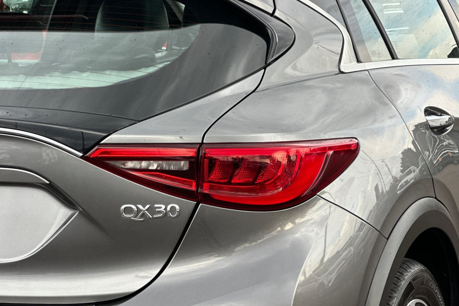 2017 INFINITI QX30 Premium