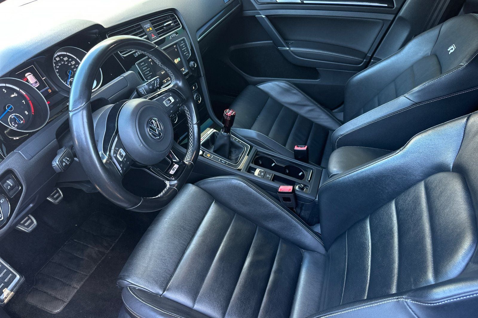 2017 Volkswagen Golf R DCC & Navigation 4Motion
