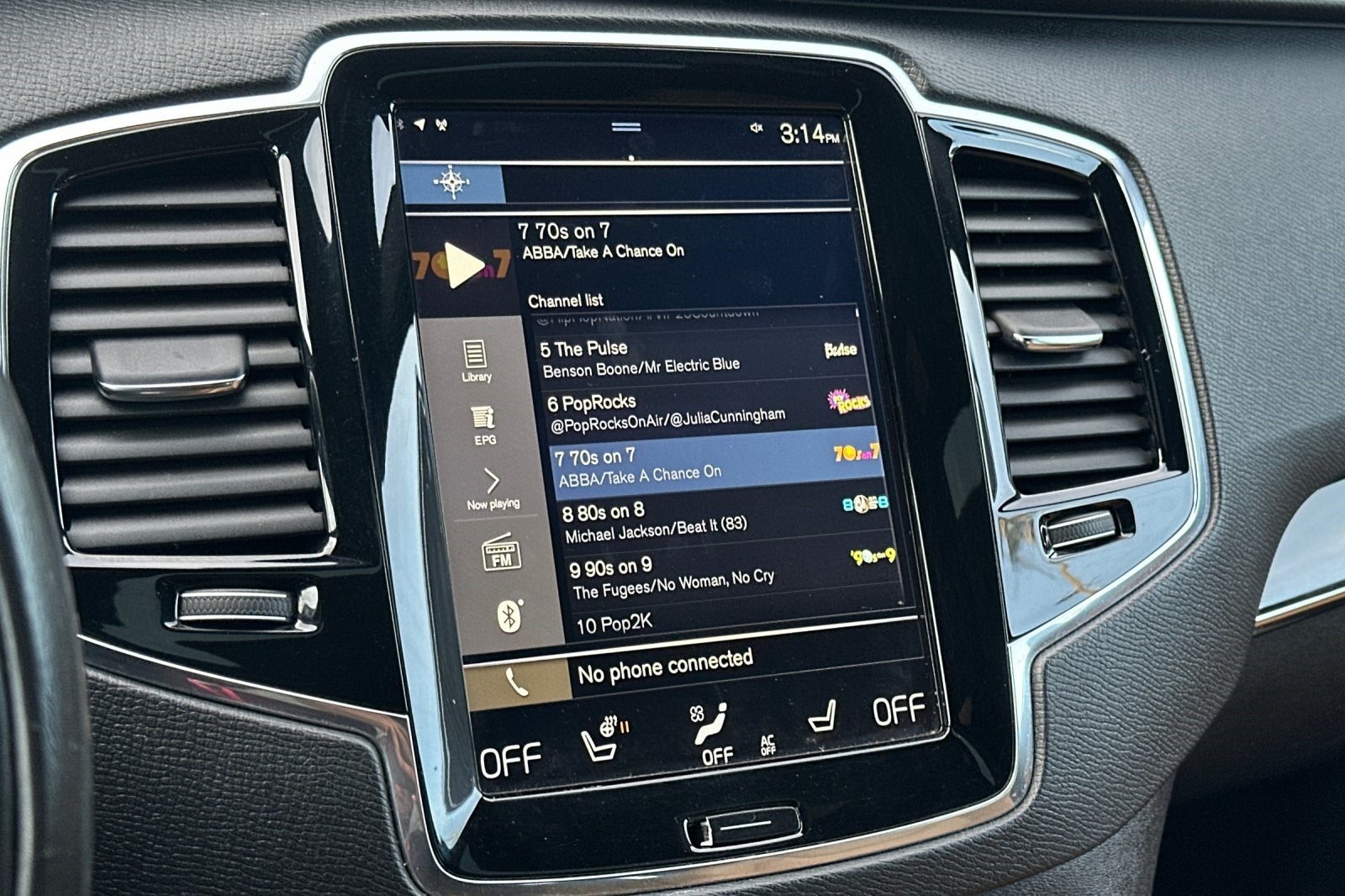 2017 Volvo XC90 T6 Momentum