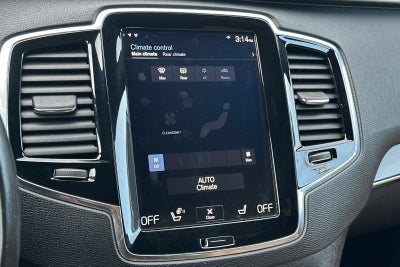 2017 Volvo XC90 T6 Momentum