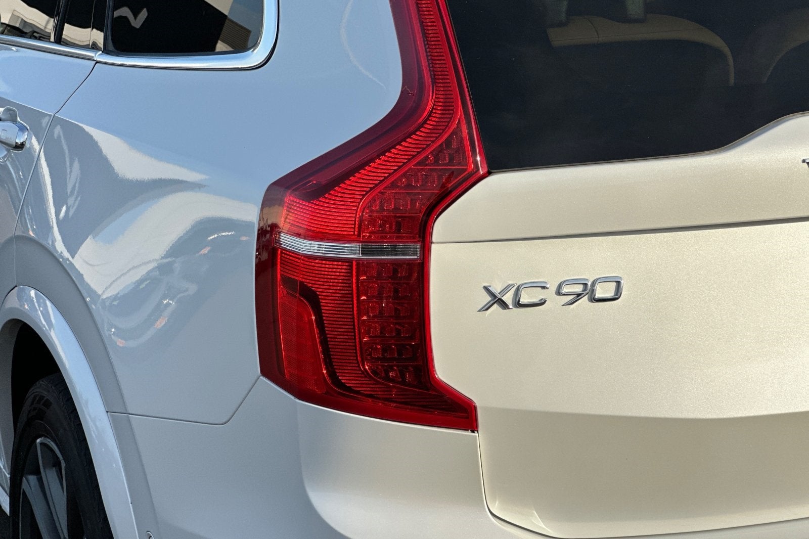 2017 Volvo XC90 T6 Momentum