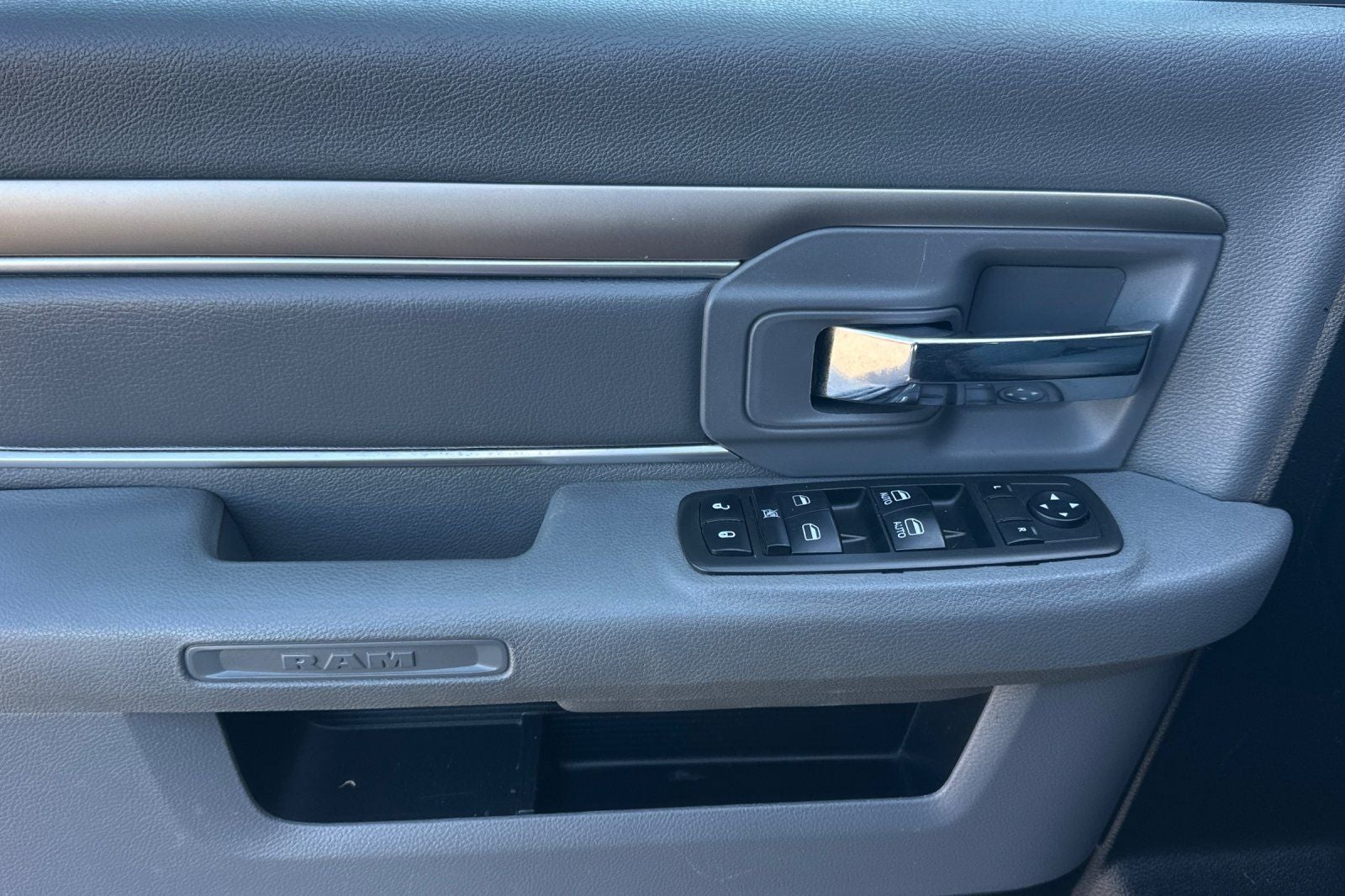 2013 RAM 1500 SLT