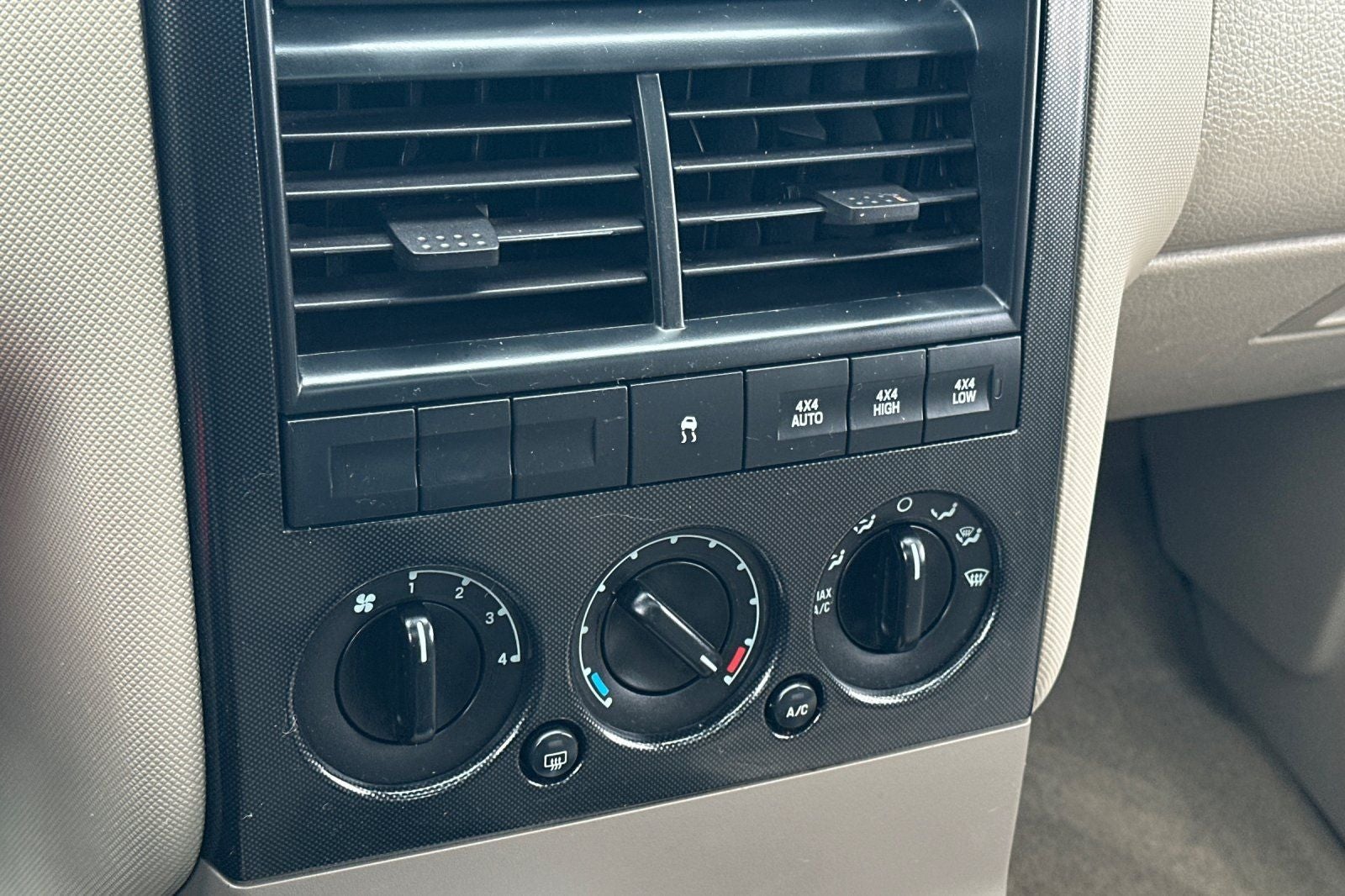 2006 Ford Explorer XLT 114 WB